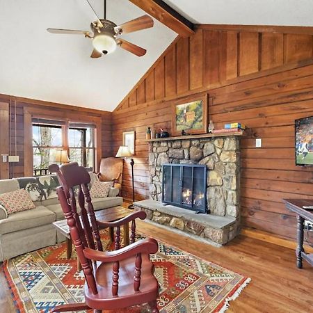 Log Cabin On Peaceful River Blowing Rock Esterno foto