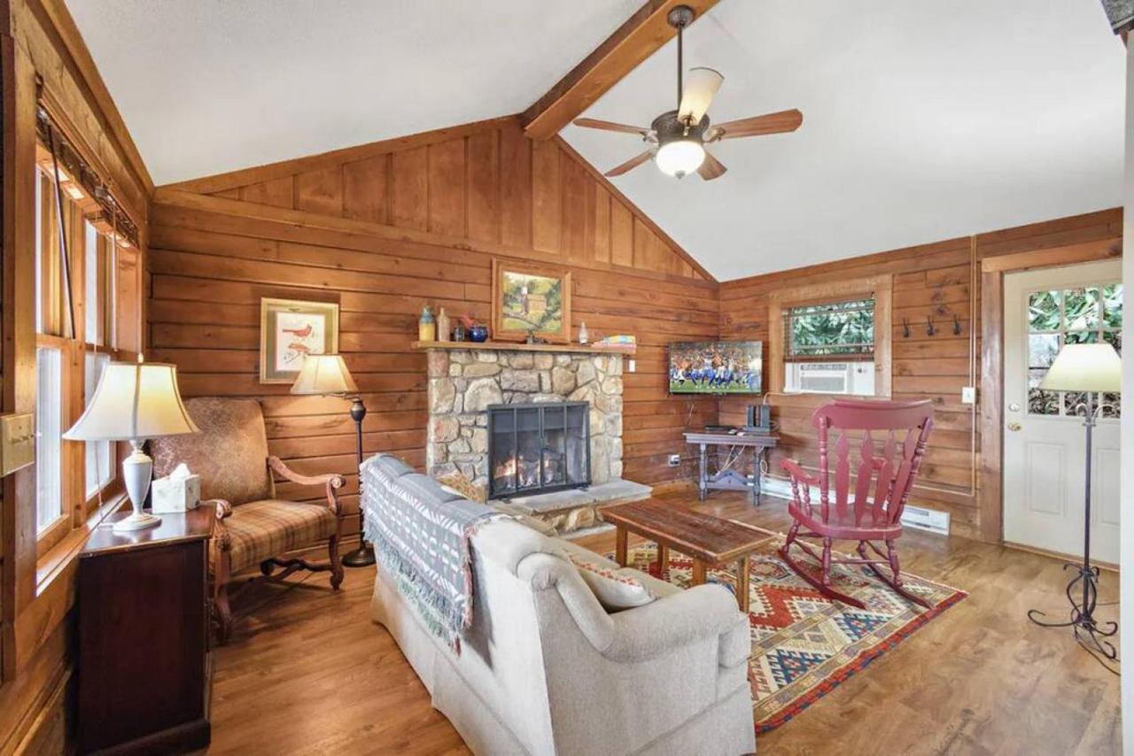 Log Cabin On Peaceful River Blowing Rock Esterno foto