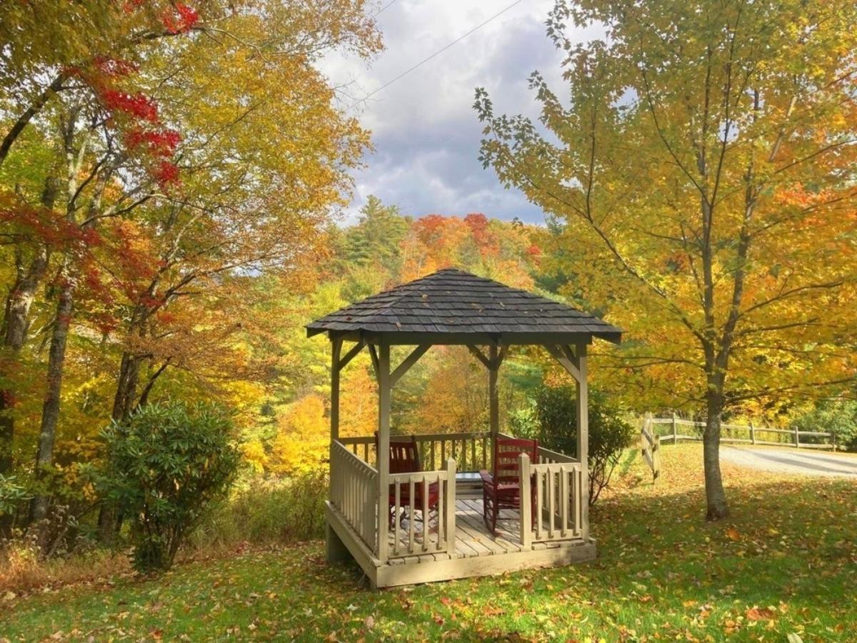 Log Cabin On Peaceful River Blowing Rock Esterno foto