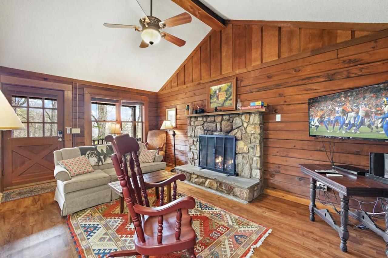 Log Cabin On Peaceful River Blowing Rock Esterno foto