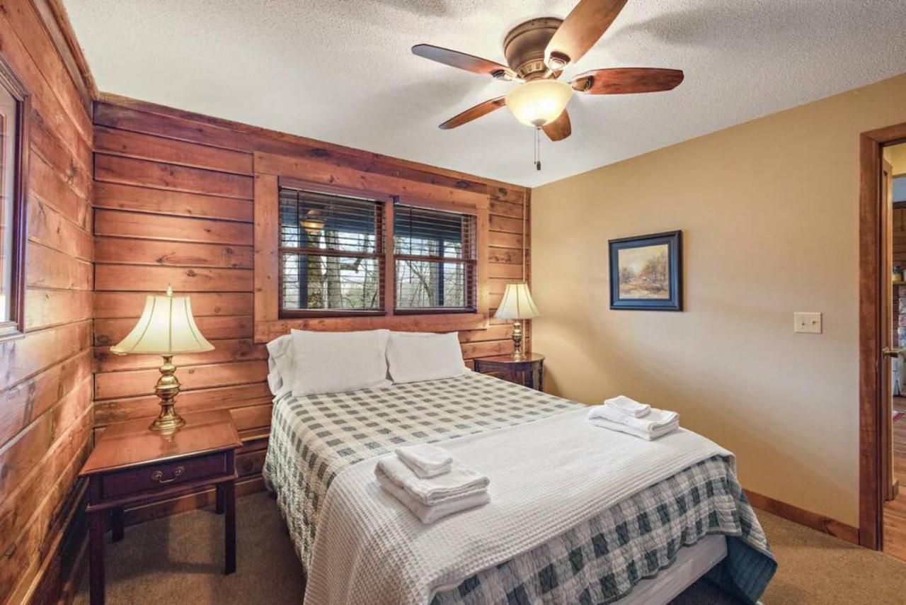 Log Cabin On Peaceful River Blowing Rock Esterno foto